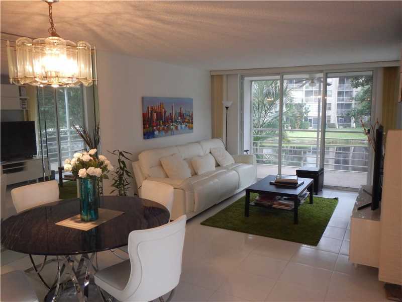 Foto principal - 9230 Lagoon Pl