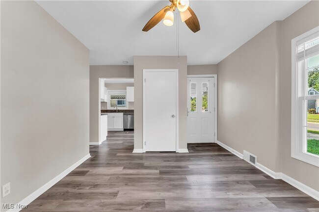 Building Photo - 1253 Hilltop Dr