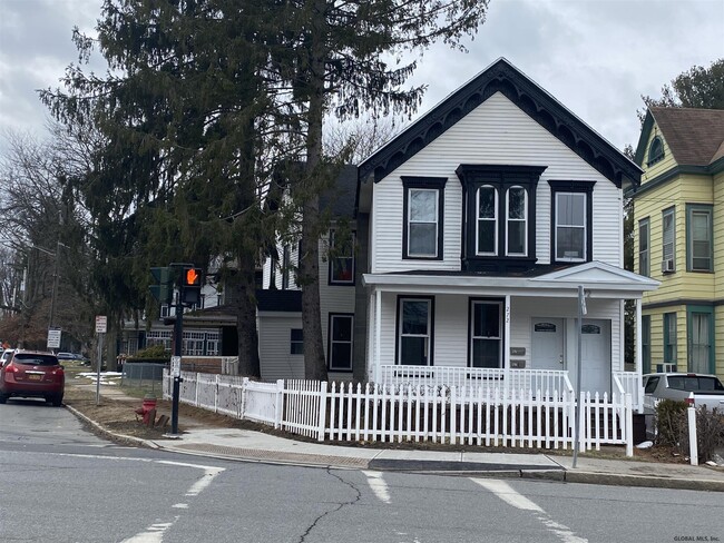 Building Photo - 83 MAPLE Av