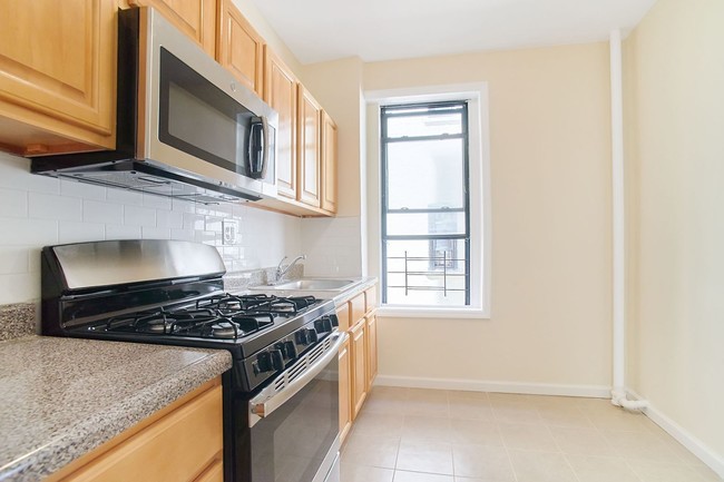 Building Photo - 349 Saint Johns Place