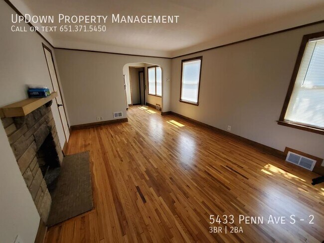 Building Photo - Remodeled Duplex for rent!