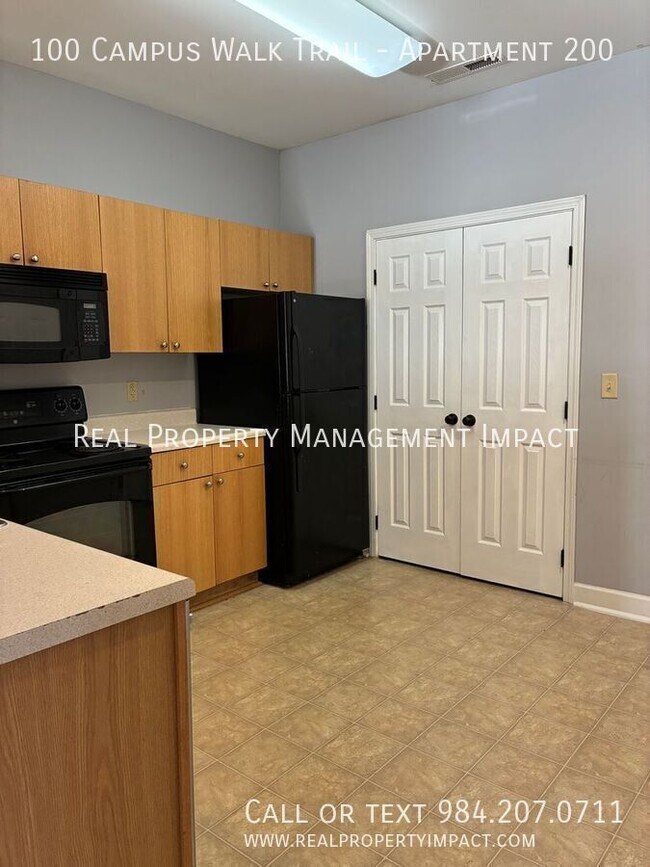 Foto del edificio - 100 Campus Walk Trl