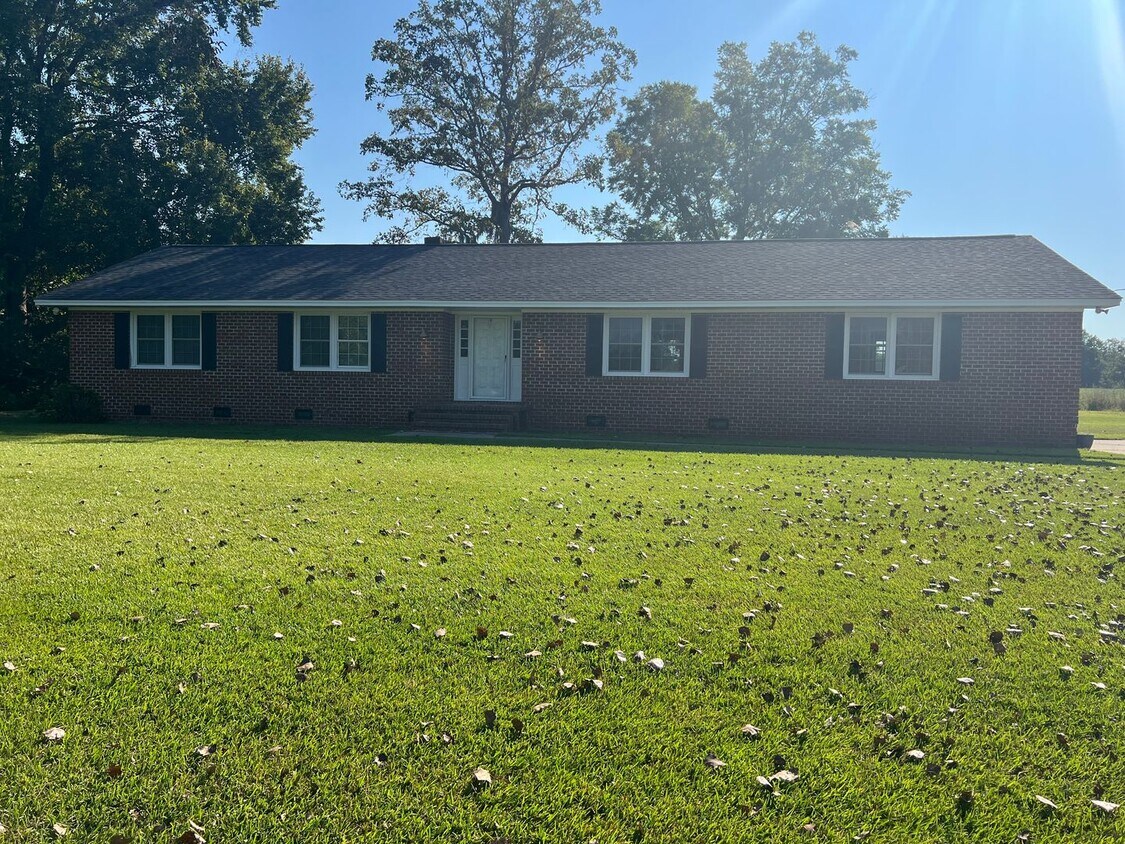 Primary Photo - AVAILABLE NOW – Peaceful 3 Bedroom Home on...