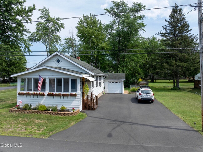 Building Photo - 33 Clinton St