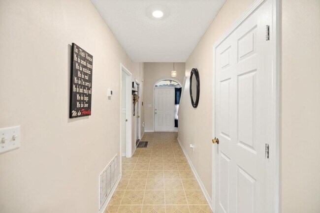 Building Photo - 134 Noblat Dr