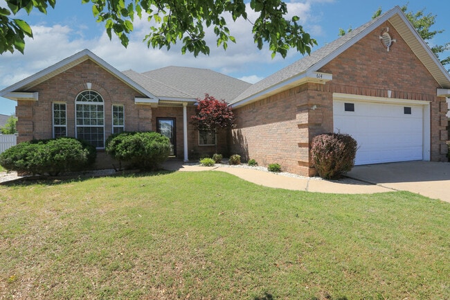 Building Photo - 614 Leisure Ln