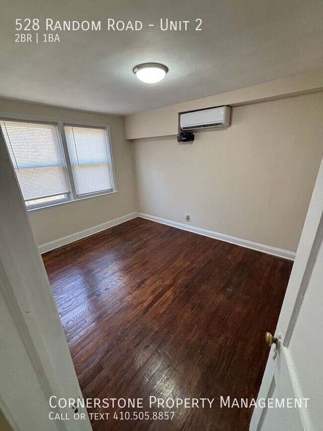 Foto del edificio - 528 Random Rd