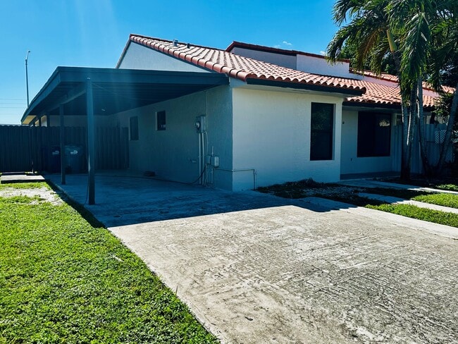 Photo - 9630 SW Grand Canal Dr House