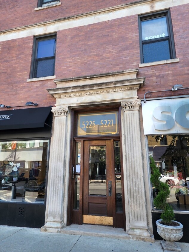 Primary Photo - 5225 N Clark St