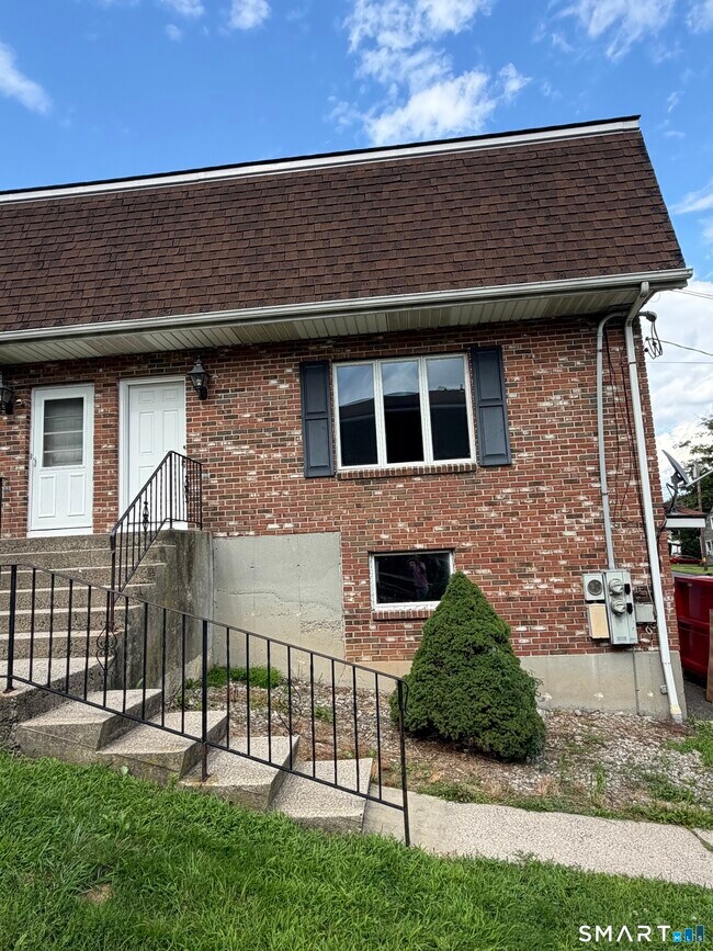Building Photo - 1474 Highland Ave