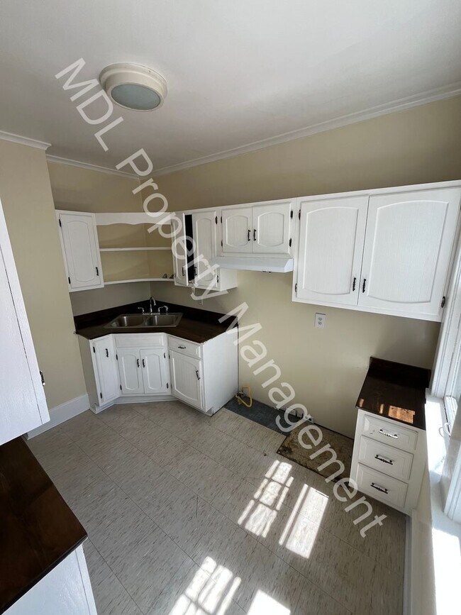 Foto del edificio - Beautiful 3 Bedroom 1.5 bath home w/ Basement