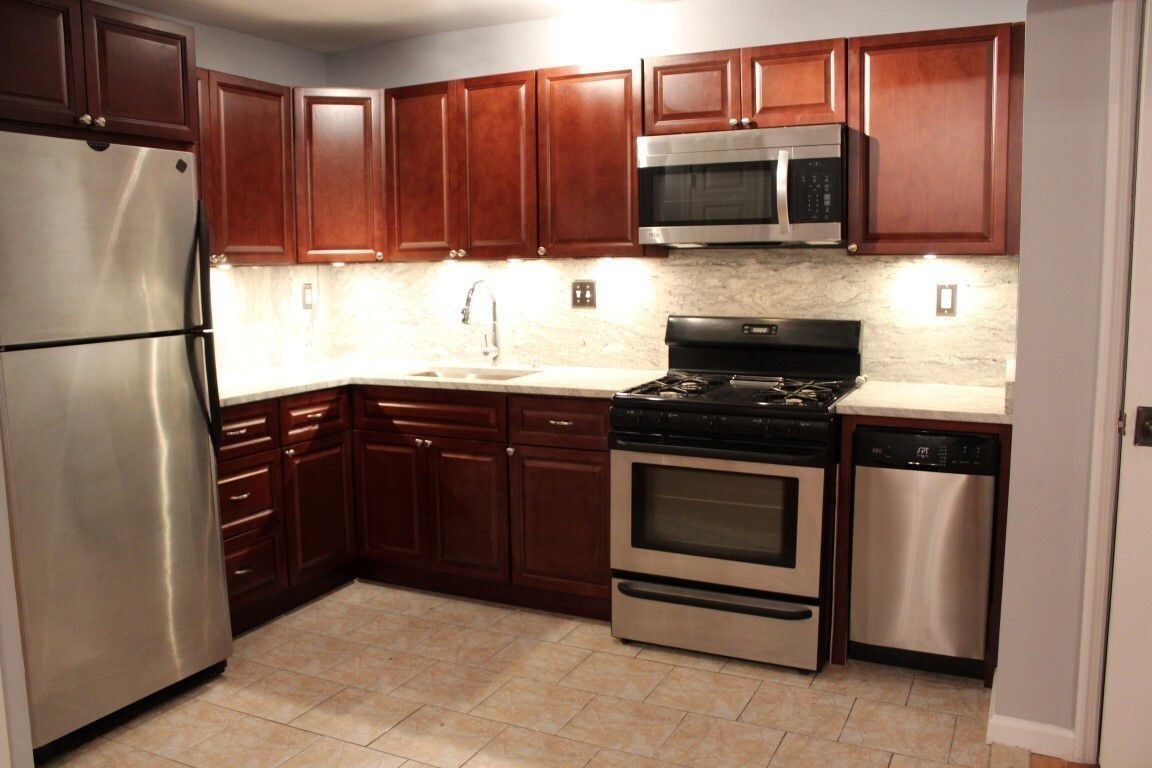 Primary Photo - 554 Gates Ave