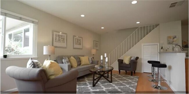 Foto del edificio - 2220 Partridge Way