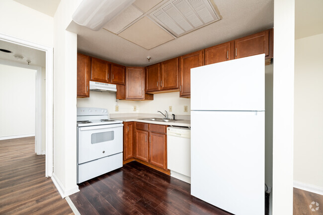 2BR, 1BA - 816SF - Kitchen - The Meridian Apartments