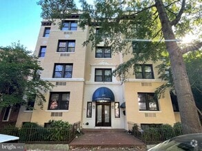Building Photo - 637 3rd St NE