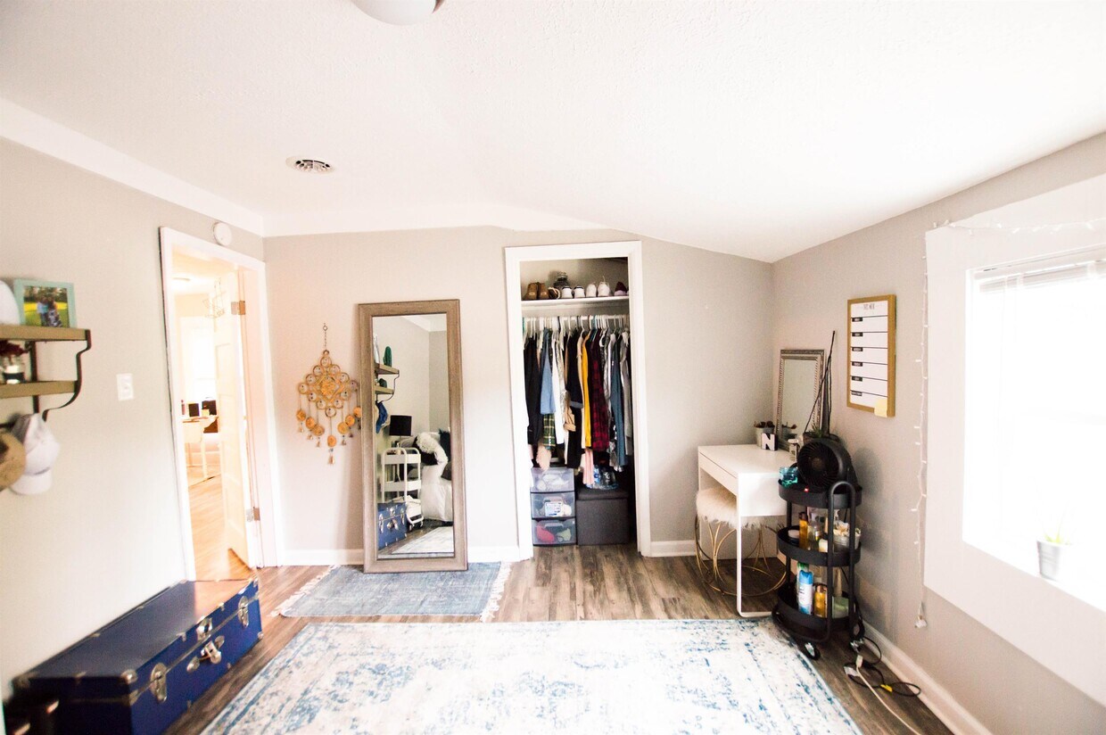 Foto principal - 2435 Shelby St