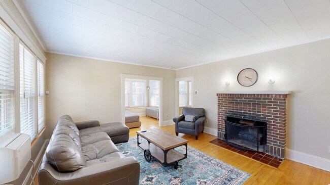 Foto del edificio - 128 1/2 Elm Street-SI ID1380181P