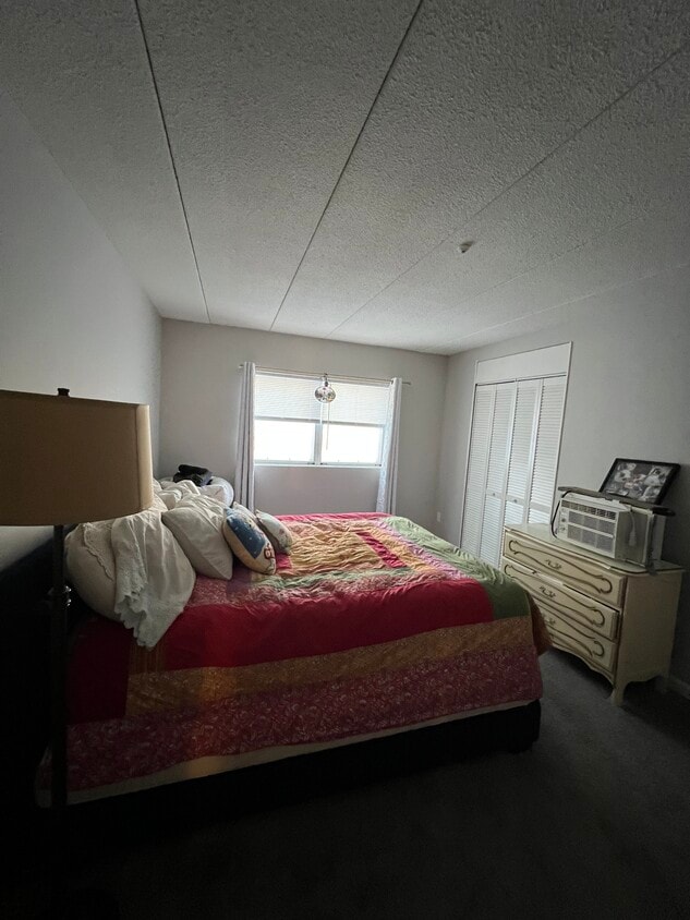 Building Photo - 36 Greentree Ln