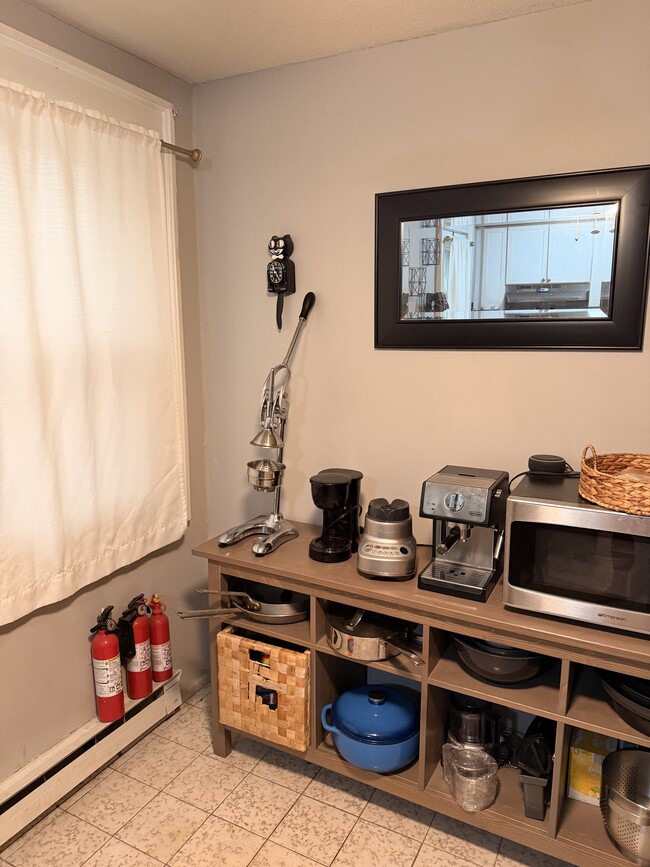 Kitchen /Dining Area - 211 E Main St