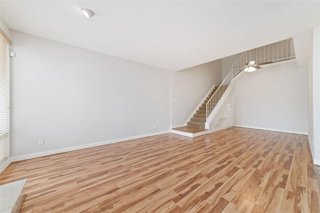 Building Photo - 1116 Bering Dr