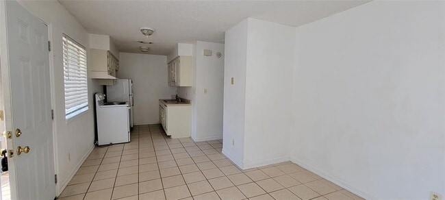 Foto del edificio - 530 W Hopkins St