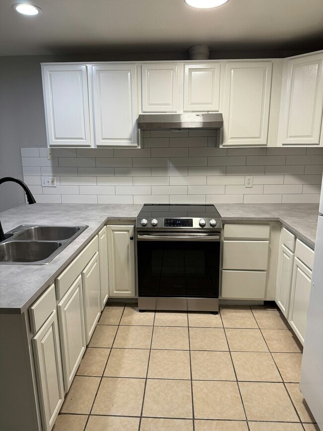 Foto del edificio - 1926 Haskell Rd