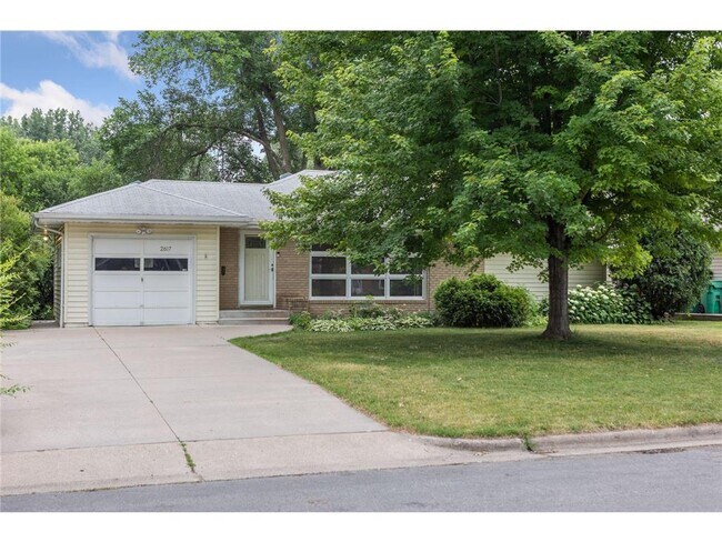 Building Photo - 2617 Quentin Ave