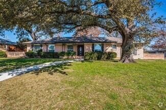 Building Photo - 7047 Lavendale Ave