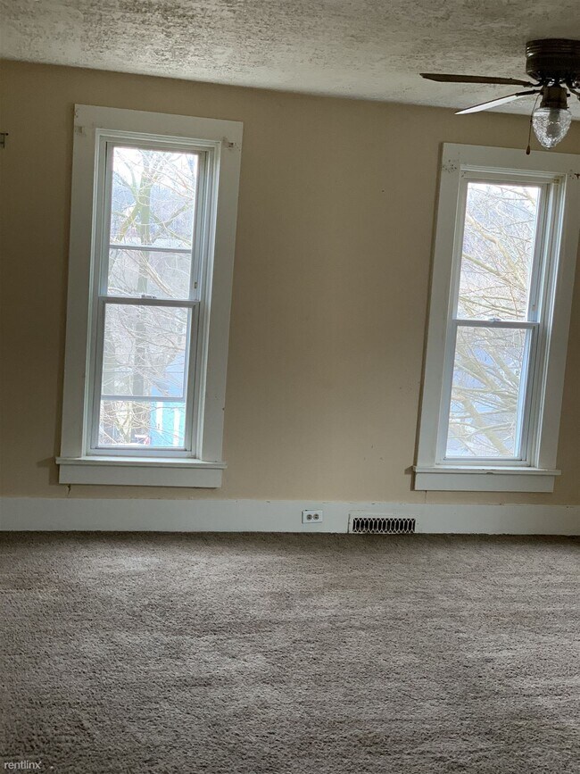 Building Photo - 2 br, 1 bath Apartment - 416 Walnut St NE 2