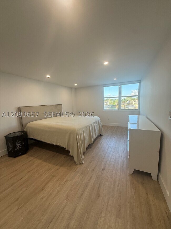 Building Photo - 5750 Collins Ave