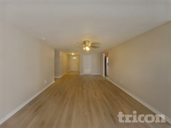 Foto del edificio - 6801 Wayside Ct