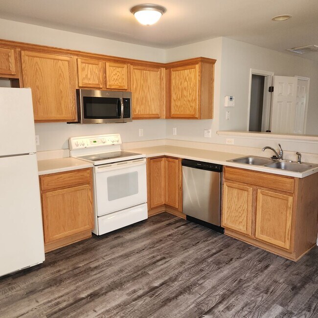 Building Photo - Townhome in Wakefield area for rent!