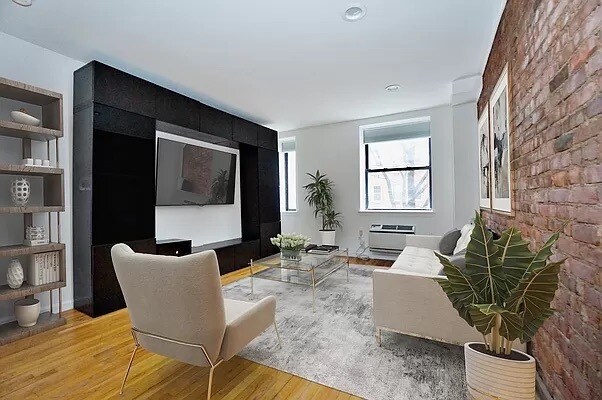Foto del edificio - 218 W 14th St