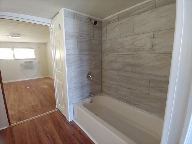 Foto del edificio - 912 49th Ave W