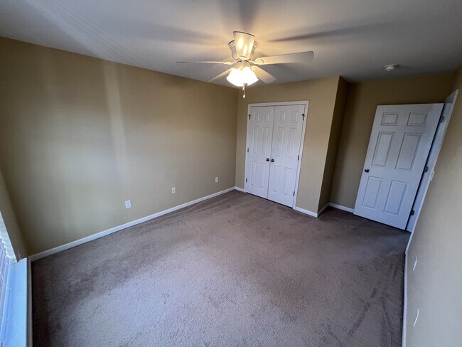 Foto del edificio - 1221 Briar Rose Ln