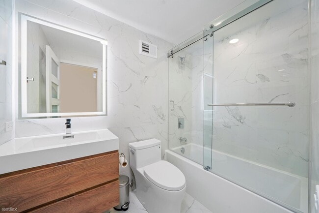 Building Photo - 2 br, 2 bath Condo - 525 North Halsted Str...