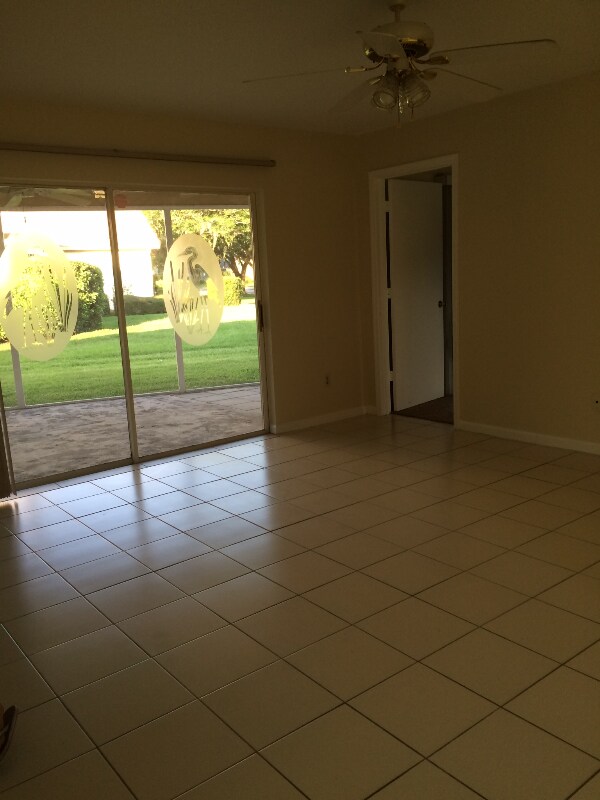 Building Photo - 9202 Regents Park Dr
