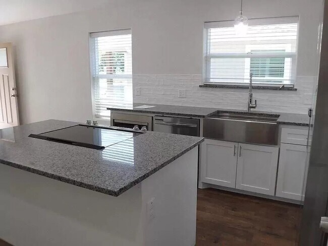 Foto del edificio - 810 N Broughton St