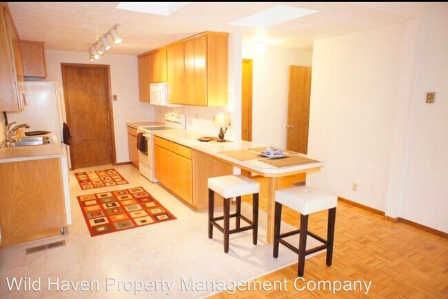 Building Photo - 3 br, 2 bath House - 1010 NW Summerwood Dr