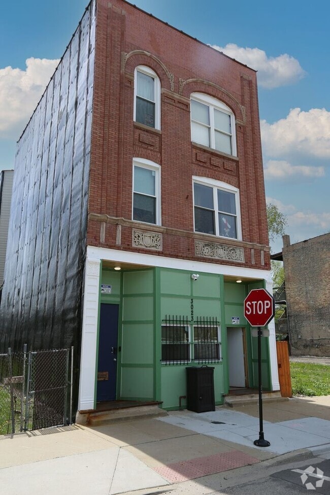 Building Photo - 3023 W 5th Ave