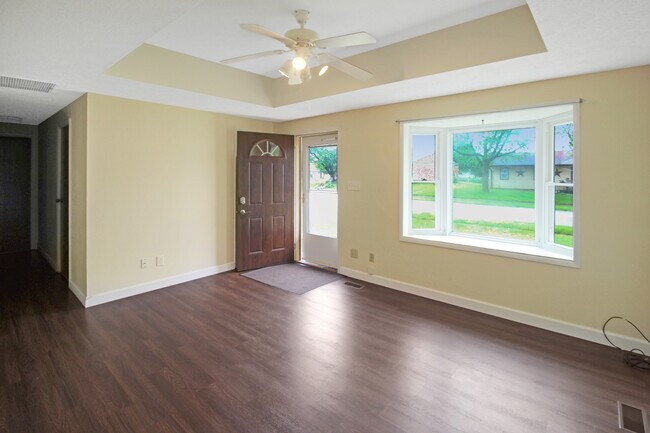 Building Photo - 380 Northfield Dr