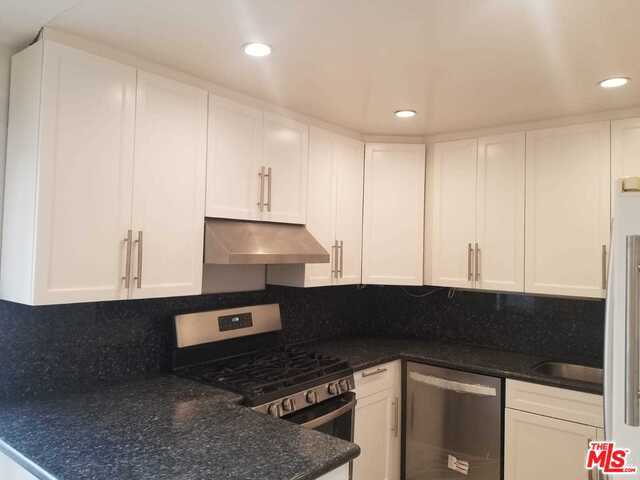 Building Photo - 328 S Elm Dr