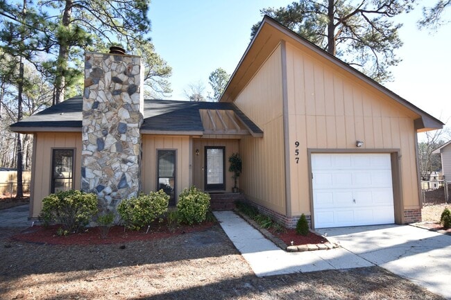Building Photo - 957 Kennesaw Dr