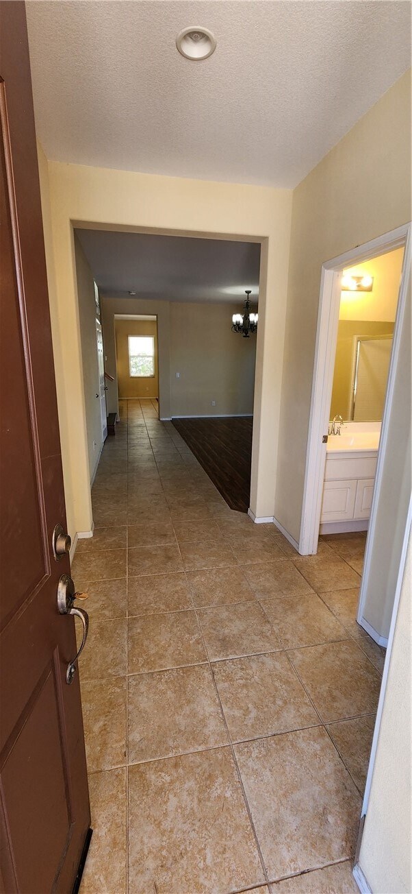 Building Photo - 1061 N Reiser Ct