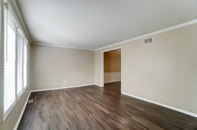 Building Photo - 5931 Spring Oak Ct