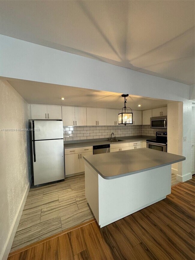 Foto del edificio - 7921 SW 104th St