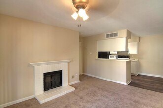 Building Photo - 12905 Woodforest Blvd