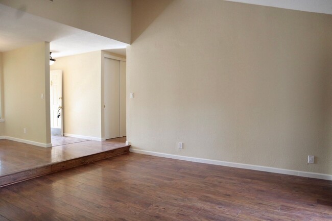 Foto del edificio - Spacious 3-bedroom home in Union City – Pl...