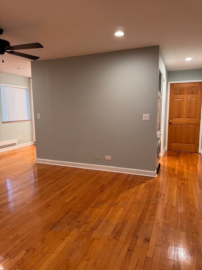 Foto del edificio - 705 Strom Dr