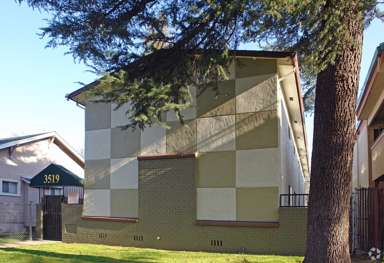 Building Photo - 3519 1st Ave